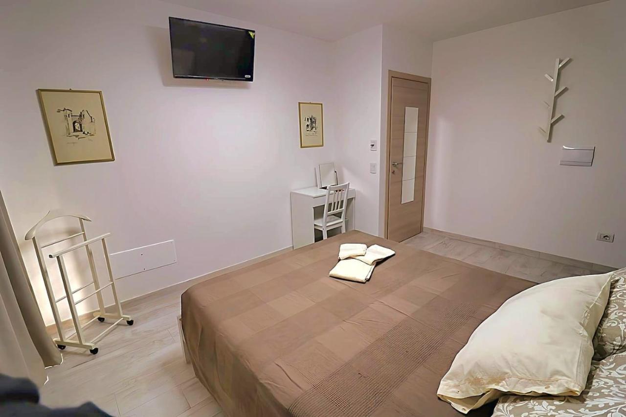 Sentieri Del Garda Bed & Breakfast Arco Bagian luar foto