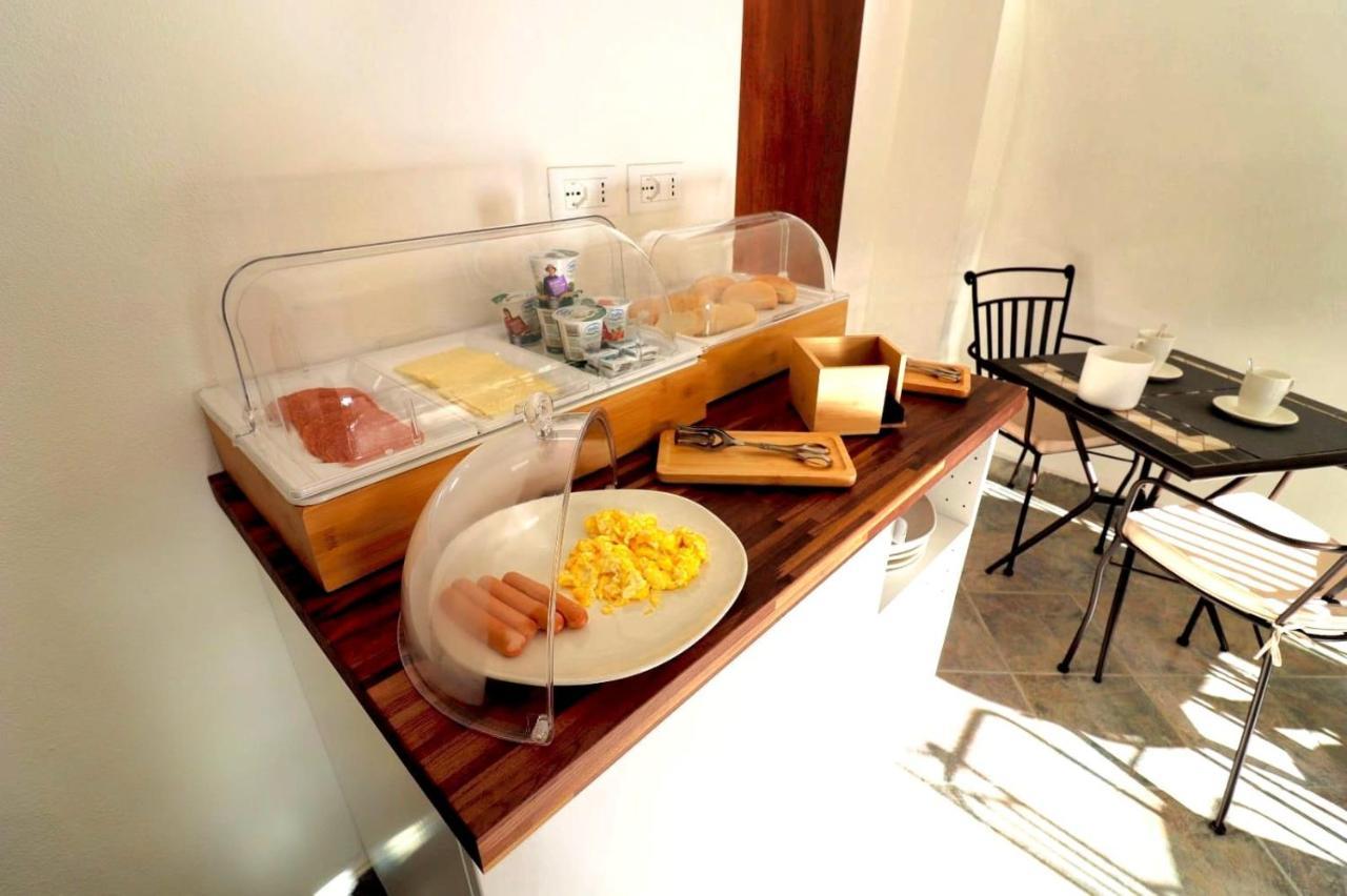 Sentieri Del Garda Bed & Breakfast Arco Bagian luar foto