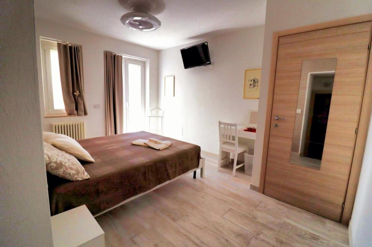 Sentieri Del Garda Bed & Breakfast Arco Bagian luar foto