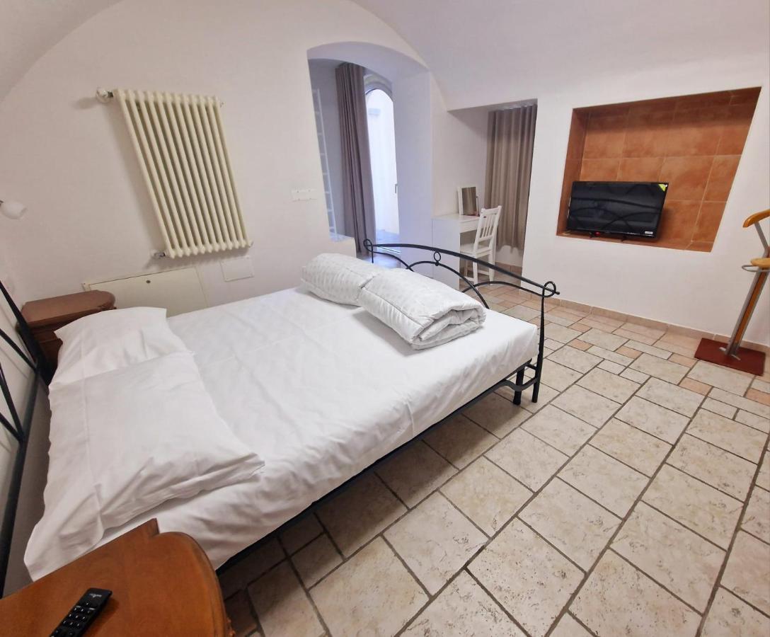 Sentieri Del Garda Bed & Breakfast Arco Bagian luar foto